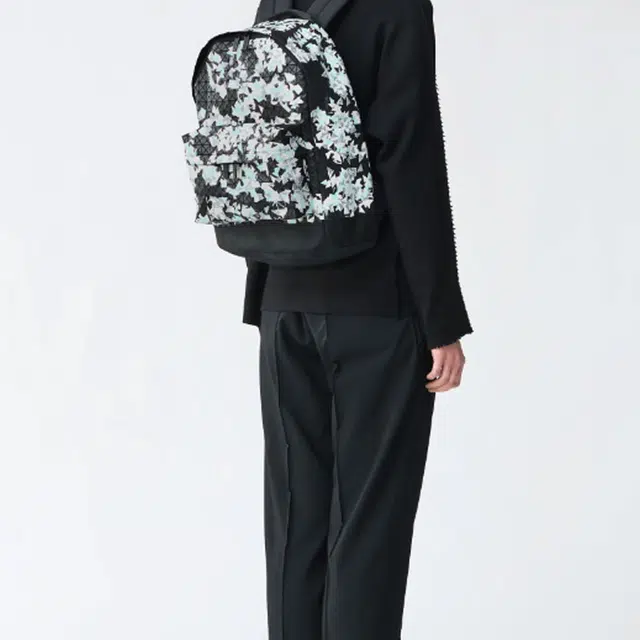 ISSEY MIYAKE Kuro