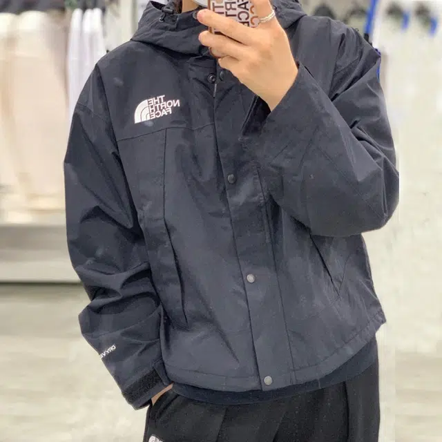 THE NORTH FACE Crop Mountain Dry Logo