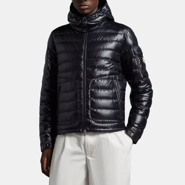Moncler SS23 Lauros Logo
