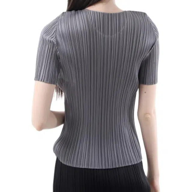 PLEATS PLEASE ISSEY MIYAKE T