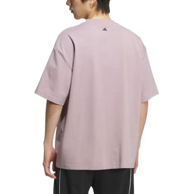 adidas BASKETBALL SS25 SLOGAN T-SHIRT T