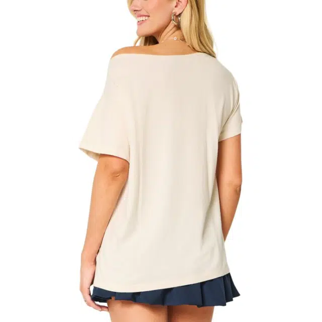 Hollister T