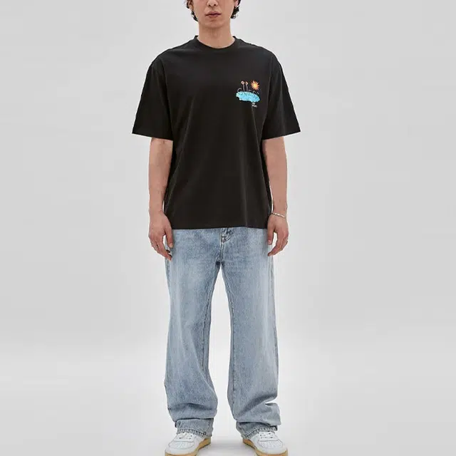 GUESS T