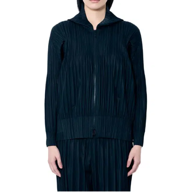 PLEATS PLEASE ISSEY MIYAKE