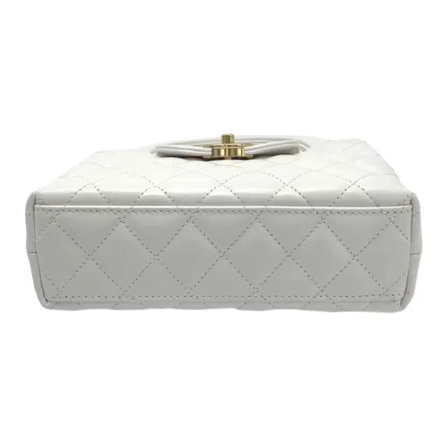 CHANEL Quilted Lambskin Chain Shoulder Bag White