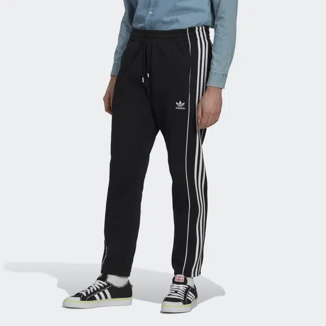 adidas originals Logo