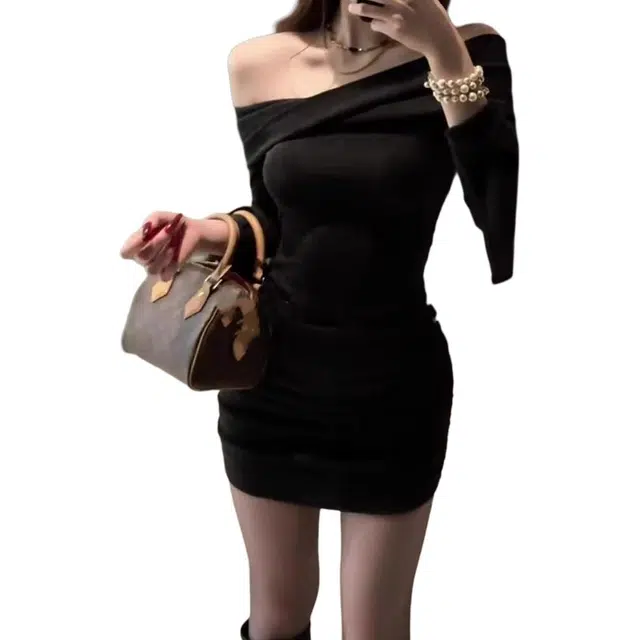 海獭 纯欲辣妹翻领一字肩长袖连衣裙修身显瘦露肩包臀裙 女款