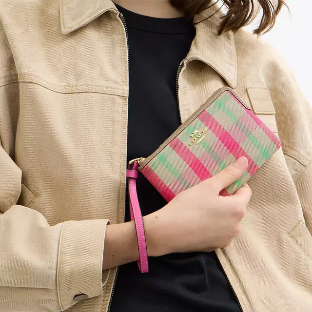 COACH Corner Zip 15