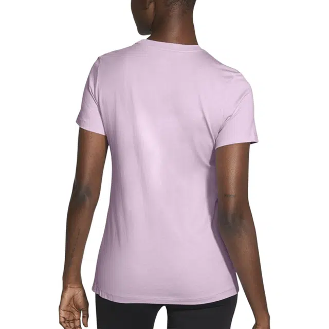 Nike Sportswear Essential Logo T