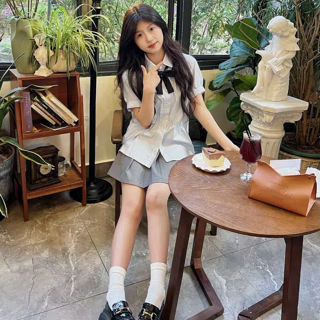 美丽衣橱 学院风设计感小众潮流宽松休闲高级感衬衣裙装套装 女款