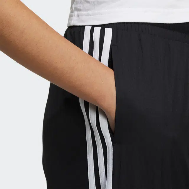 adidas neo W Esnt Pants2 Logo