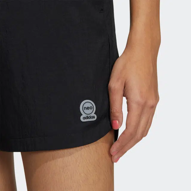 adidas neo W ESNT SHORT2 Logo