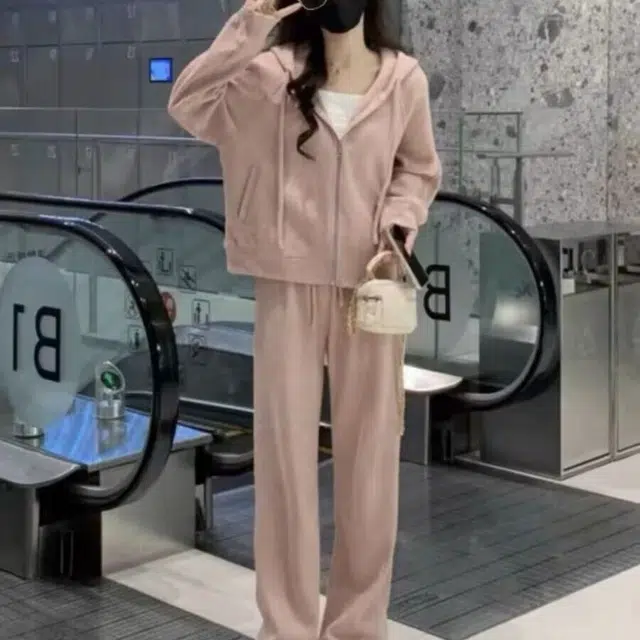 Gulianfei Hoodie Sweatpants Set