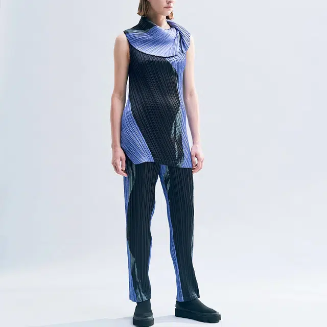 ISSEY MIYAKE SS23 T