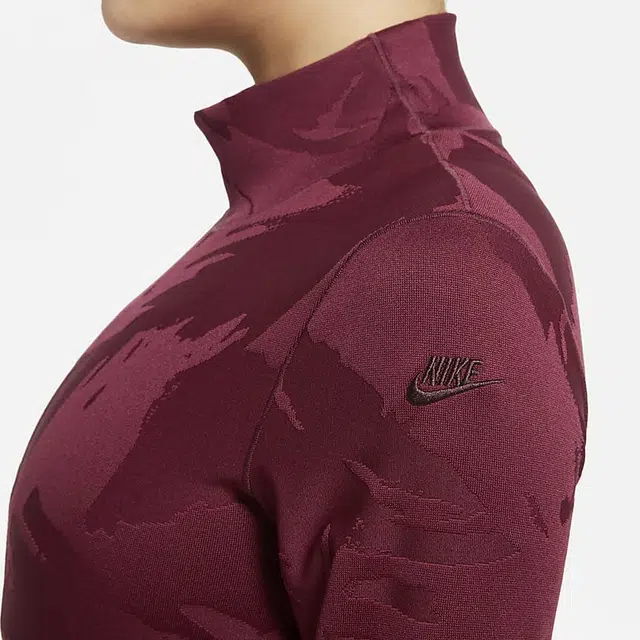 Nike Sportswear Tech Pack LogoT