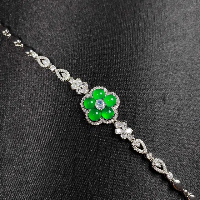 识恩 冰绿四叶草清新优雅薄荷绿 小幸运精致简约时尚气质森系甜美通勤百搭显白高级感 玉髓 手链 男女同款情侣款