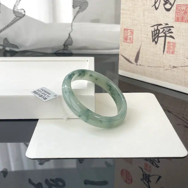 翠亨祥 糯化满圈飘绿花小圈口特色镯 糯种 翡翠手镯 女款