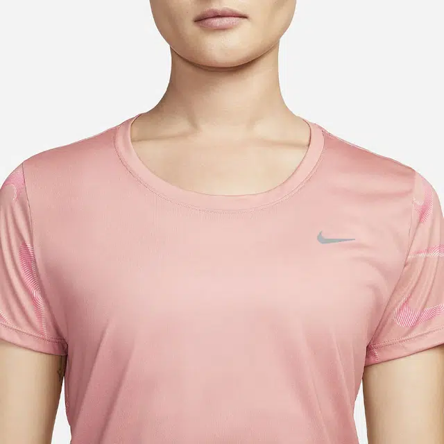 Nike Dri-FIT Swoosh LogoT