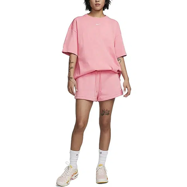 Nike Sportswear Essential LogoT