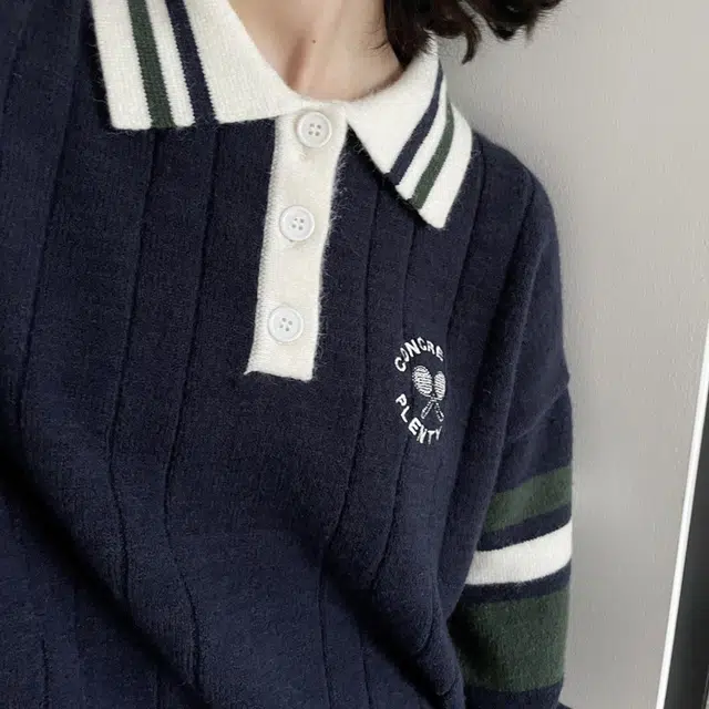 御茶家 美式学院风撞色条纹刺绣长袖针织衫 女款