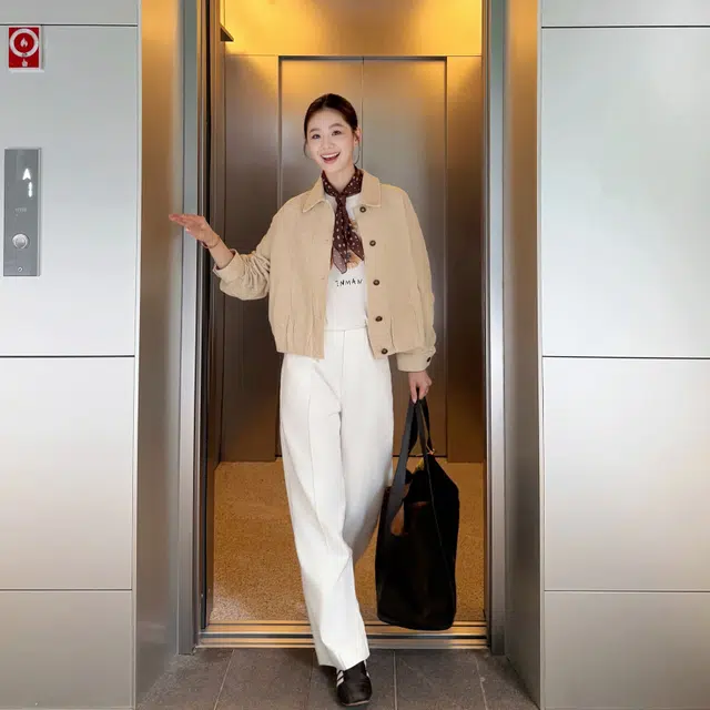 茵曼 复古灯芯绒巴恩风花苞百搭截短外套 女款