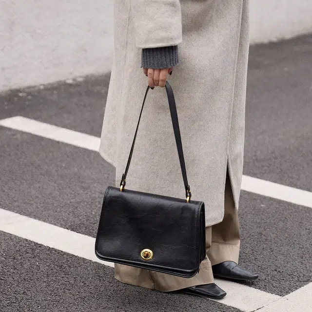 西木汀 破风 法式风格通用百搭通勤 牛皮 斜挎包单肩包 中号 女款 深邃黑/咖啡色