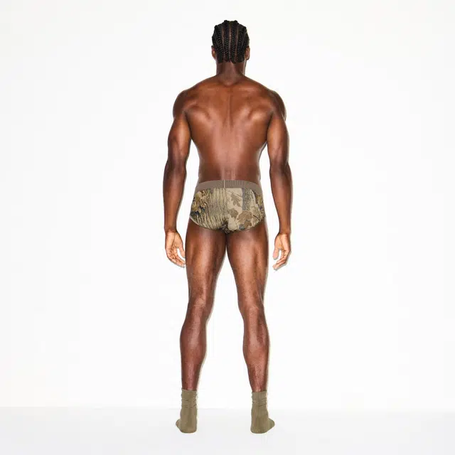 SKIMS FW25 MENS REALTREE BRIEF logo