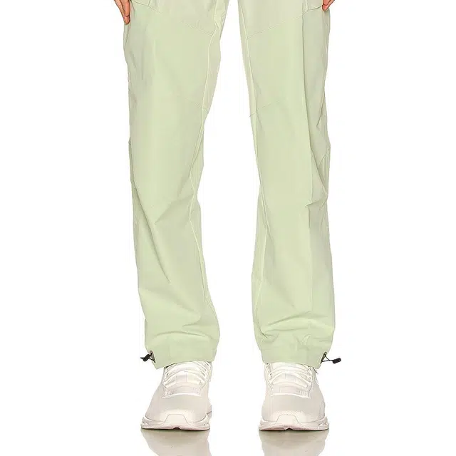 On ACTIVEWEAR logo