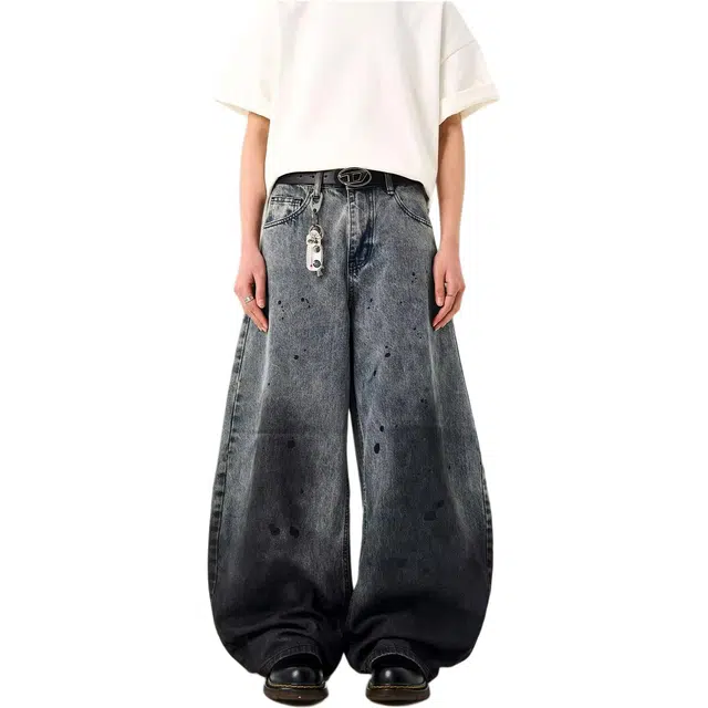 M JEANS STUDIOS 7