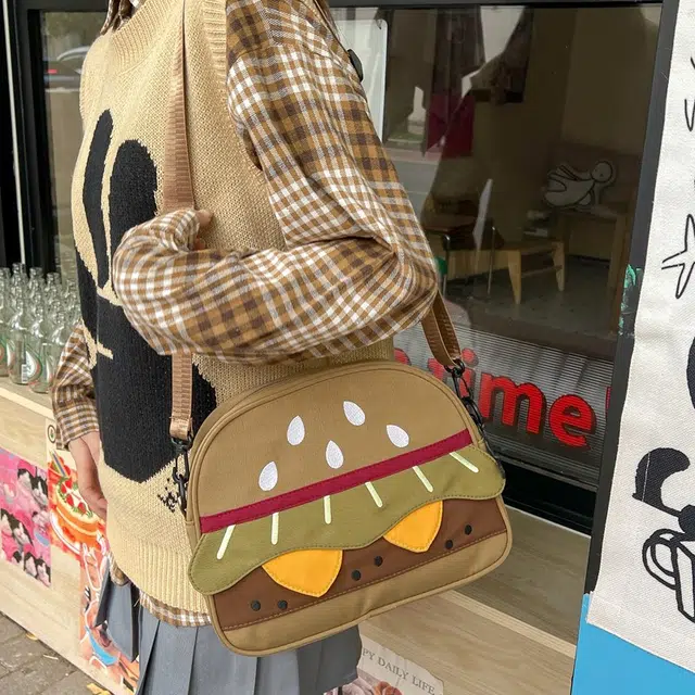 如意士 可爱卡通潮流汉堡小众设计斜挎包 复合布 单肩包 常规 女款 咖啡色