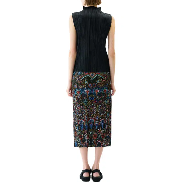 PLEATS PLEASE ISSEY MIYAKE