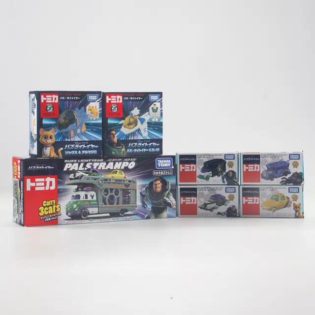 TAKARA TOMY