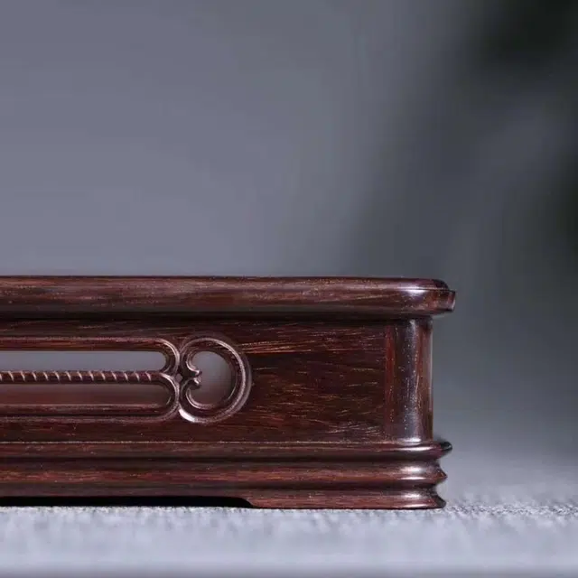 爵倾 景泰蓝九五至尊面镶景泰蓝九五至尊是高贵尊荣的象征又是幸运与成功 大红酸枝 其他木作 男女同款情侣款