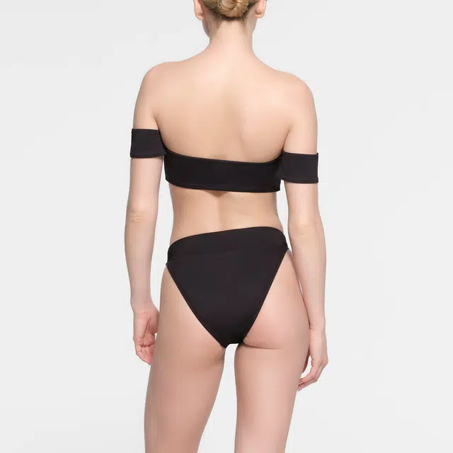 SKIMS SIGNATURE SWIM OFF THE SHOULDER BIKINI TOP ONYX
