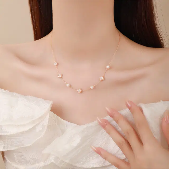 925