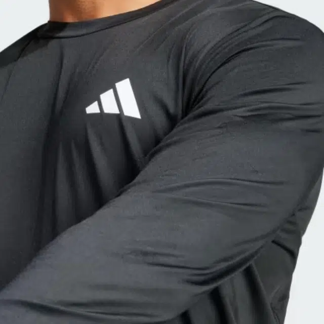 adidas ESSENTIALS Train T