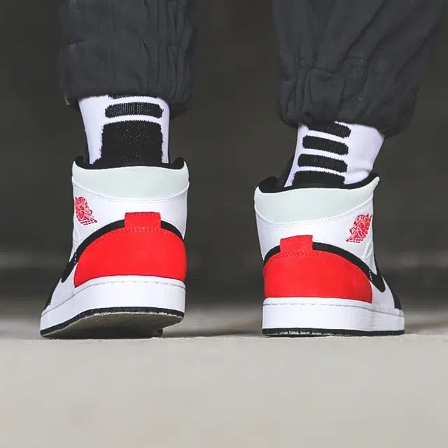 Jordan Air Jordan 1 Mid "Black Toe" GS