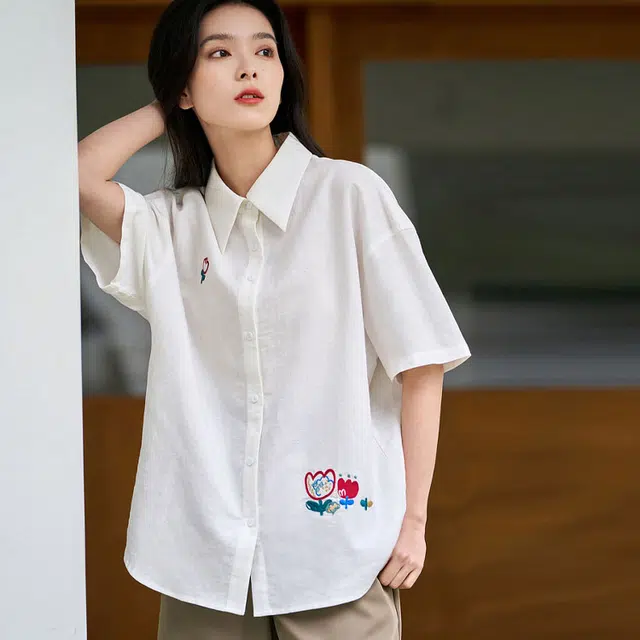 茵曼 花朵印花尖领短袖衬衫 女款