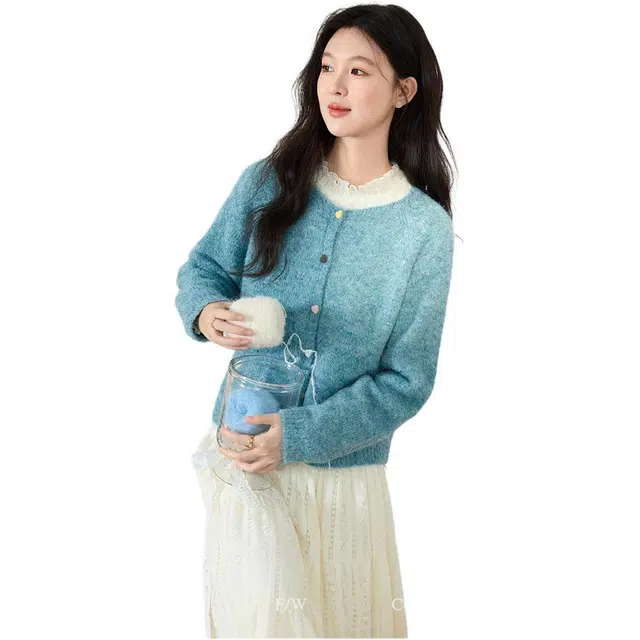 鹿向南 透杯倩影系列 简约圆领单排扣长袖毛衣 女款 蓝色