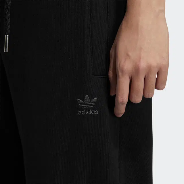 adidas originals Logo