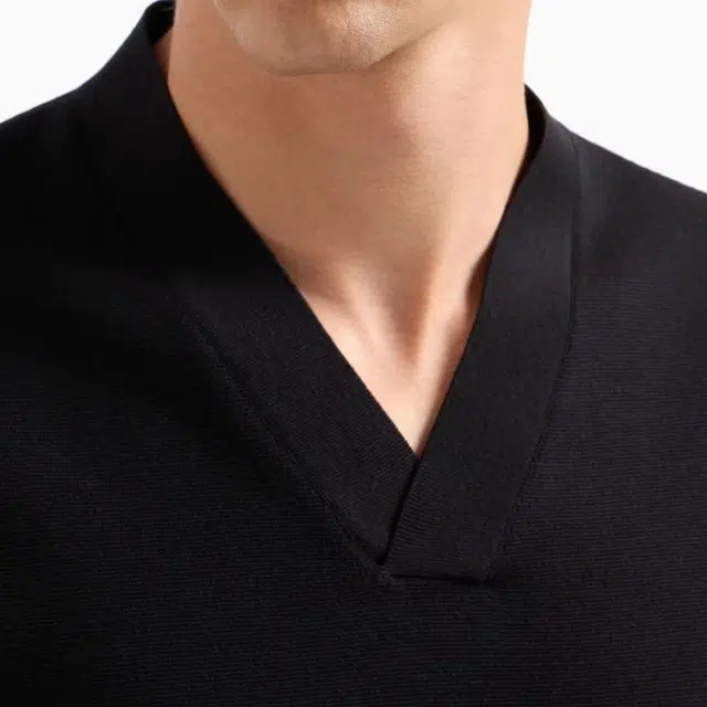 V
