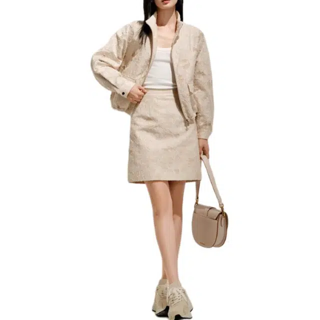 玖姿安娜蔻 休闲简约立领肌理提花夹驼绒外套棉服 女款 米黄