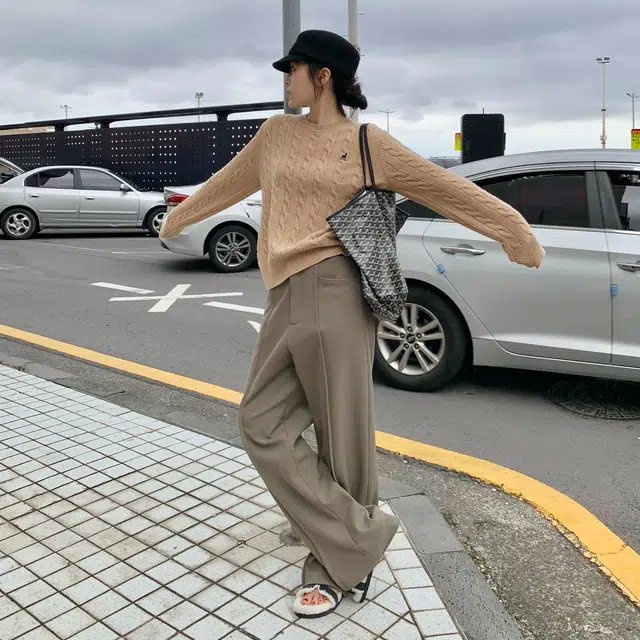 周淼 腰头对称压褶直筒阔腿裤高腰宽松休闲西装裤子 女 秋季