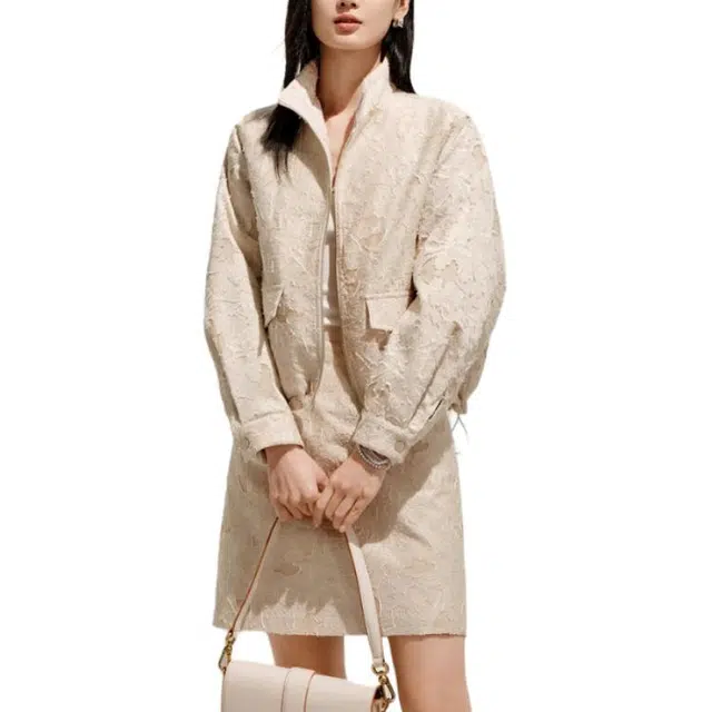 玖姿安娜蔻 休闲简约立领肌理提花夹驼绒外套棉服 女款 米黄