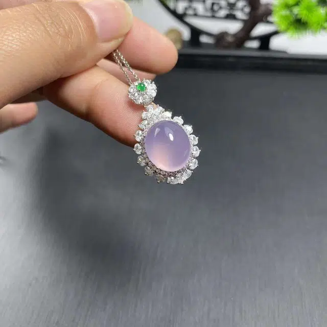 925