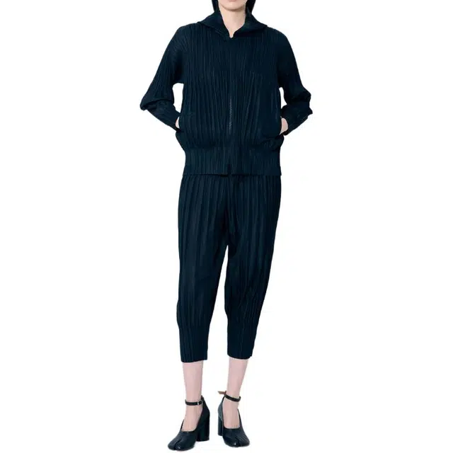 PLEATS PLEASE ISSEY MIYAKE