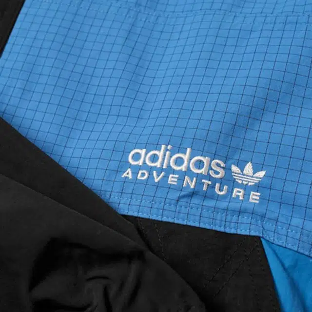 adidas originals FW22 Logo