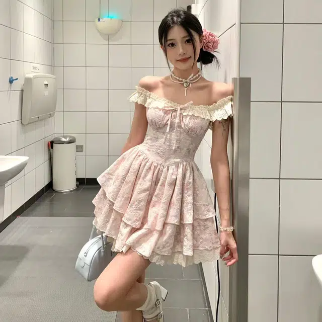 依钗 法式温柔风碎花收腰蕾丝花边蓬蓬公主短裙吊带连衣裙 女款