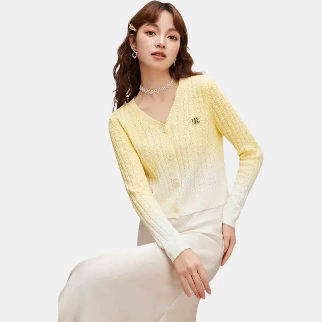 爱依服 舒适休闲简约百搭时尚长袖针织衫 女款