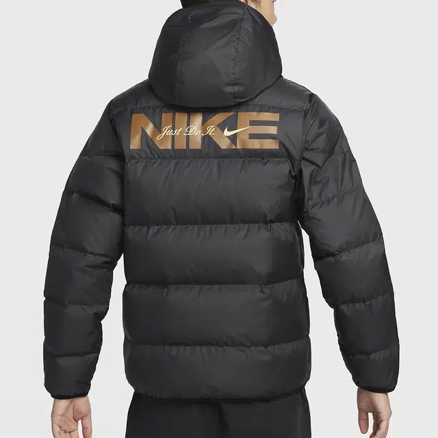 Nike Storm-FIT Windrunner